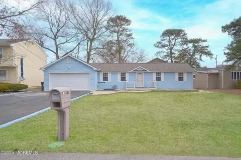 33 Bay View Dr, Brick, NJ 08723