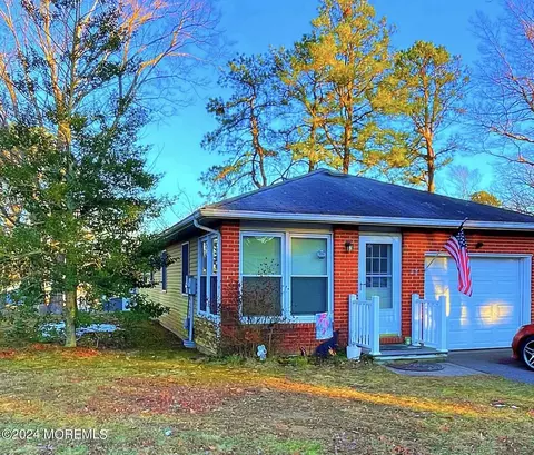 37 Sycamore Rd #13, Manahawkin, NJ 08050