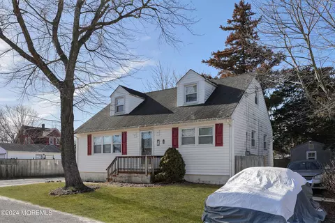 7 Ridgeway St, Barnegat, NJ 08005