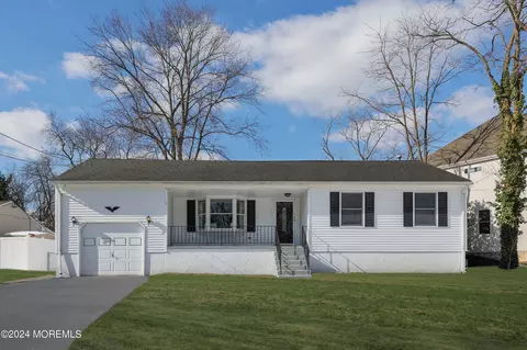 6 Chestnut Dr, Hazlet, NJ 07730