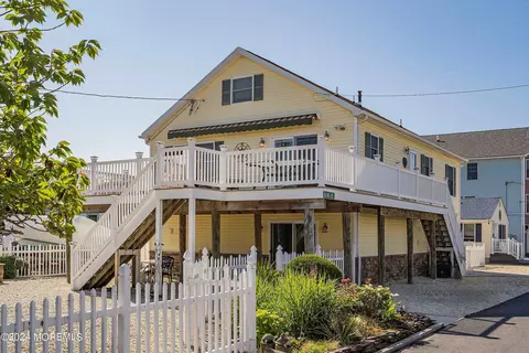 1 Spindrift Rd, Seaside Heights, NJ 08751