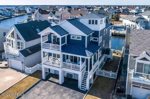 90 Rochester Dr, Brick, NJ 08723