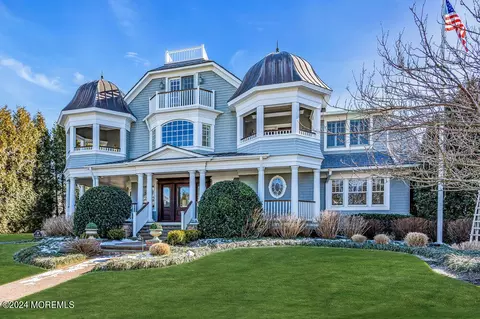 19 St Clair Ave, Spring Lake, NJ 07762