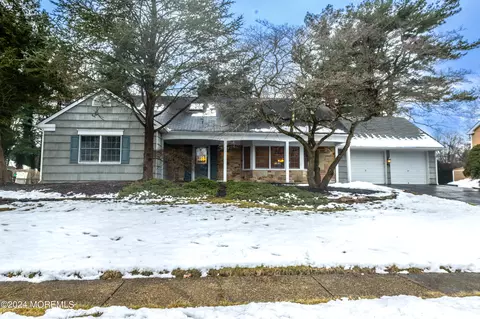 41 Irongate Ln, Aberdeen, NJ 07747