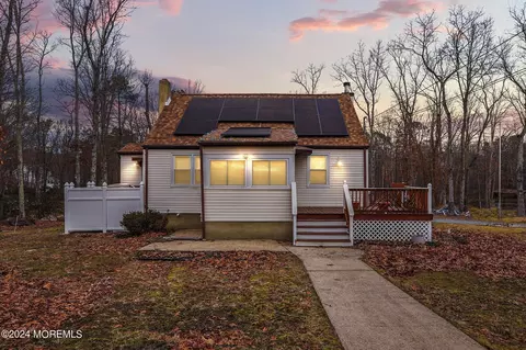 89 Tarnoff Ave, Jackson, NJ 08527