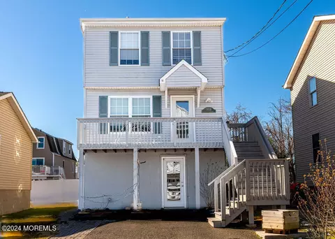 908 Center St, Union Beach, NJ 07735