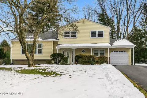 56 Crest Rd, Middletown, NJ 07748