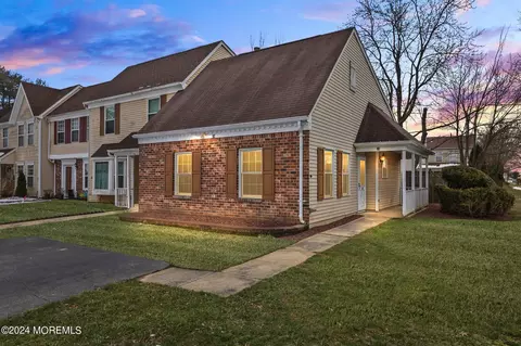 29 Van Pelt Ct, East Brunswick, NJ 08816