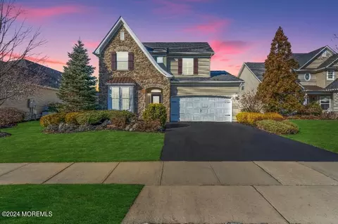 32 E Bosworth Blvd, Farmingdale, NJ 07727