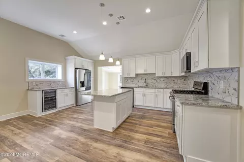 Kitchen - 32 Main St, Waretown, NJ 08758 photo 5 of 8