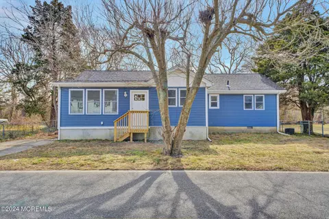 Exterior - 32 Main St, Waretown, NJ 08758 photo 2 of 9