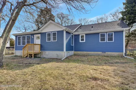 32 Main St, Waretown, NJ 08758