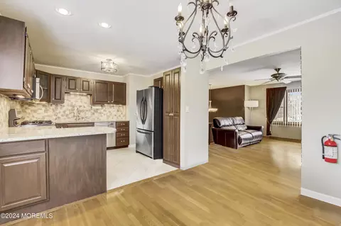2 Fairview Dr, Middletown, NJ 07748 photo 3
