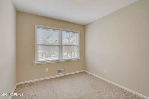 2 Fairview Dr, Middletown, NJ 07748 photo 11