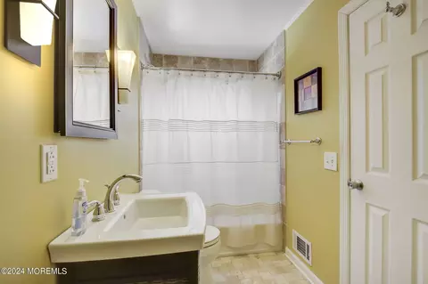 2 Fairview Dr, Middletown, NJ 07748 photo 12