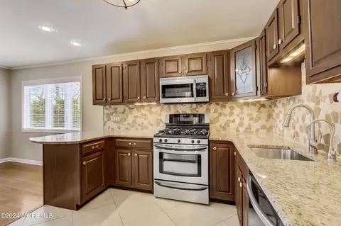 2 Fairview Dr, Middletown, NJ 07748 photo 5