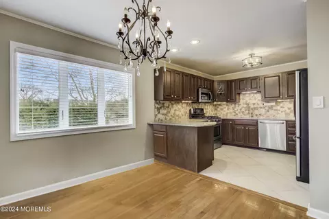 2 Fairview Dr, Middletown, NJ 07748 photo 4