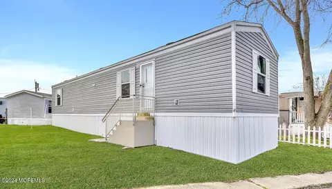 78 Bayshore Mobile Mnr, Hazlet, NJ 07730