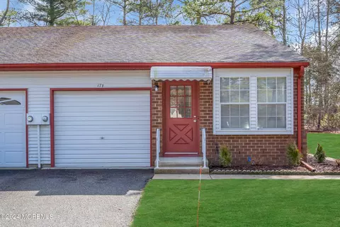 17 Canton Dr # B, Whiting, NJ 08759