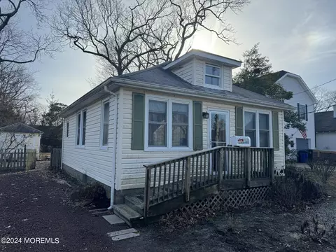 617 Huntington Ave, Pine Beach, NJ 08741