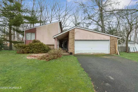 63 Buckingham Dr, Jackson, NJ 08527