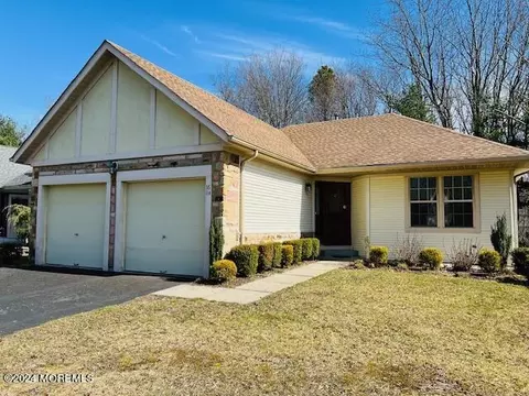16 Taylor Ln, Jackson, NJ 08527