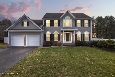 15 Iris Cir, Manalapan, NJ 07726