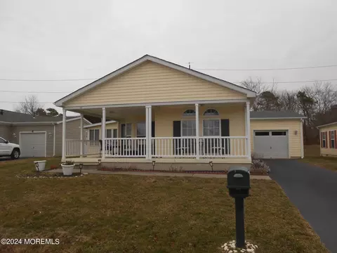 20 Perrys Ln, Manahawkin, NJ 08050