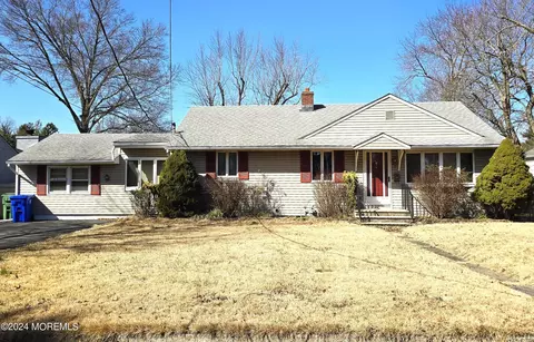 3 Reynolds Dr, Eatontown, NJ 07724