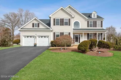 348 Vassar Dr, Freehold, NJ 07728