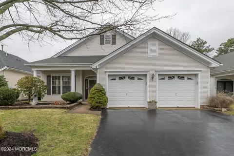 48 Summerwinds Dr, Lakewood, NJ 08701