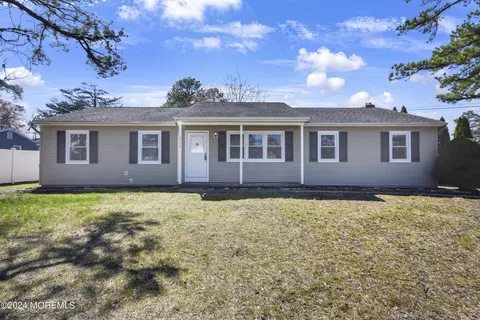 1713 Pemberton St, Manchester, NJ 08759