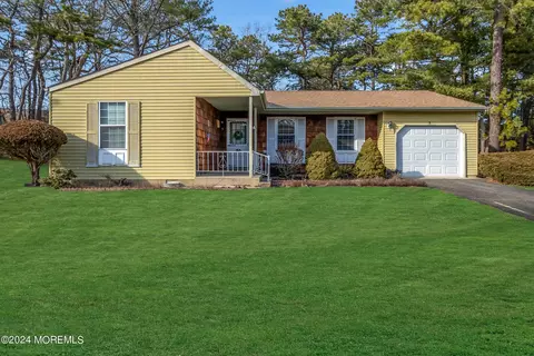 5 Golden Ct #62, Whiting, NJ 08759