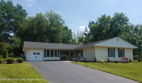 15 Deerfield Ln, Matawan, NJ 07747