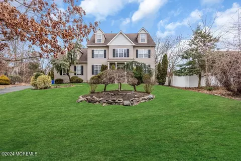 727 Mccormick Dr, Toms River, NJ 08753