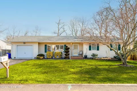 371 Spruce Dr, Brick, NJ 08723