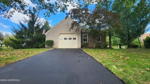 19 Patrick Henry Ct, Monroe, NJ 08831