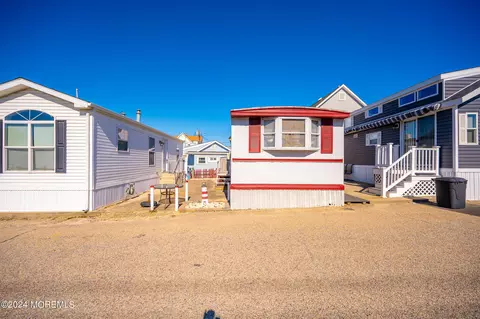 38 E Brighton Ave, Lavallette, NJ 08735 photo 2