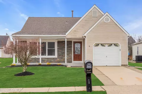 16 Kendal Dr, Toms River, NJ 08757