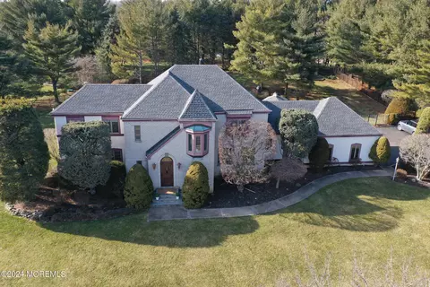 82 Takolusa Dr, Holmdel, NJ 07733