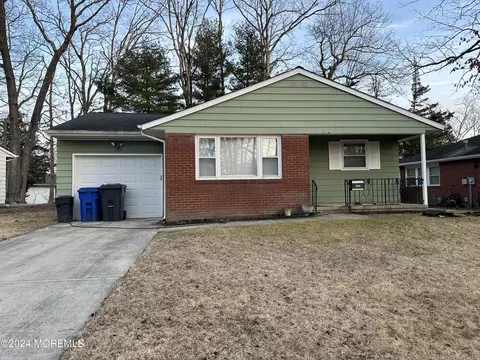 102 Columbine Cir, Toms River, NJ 08755