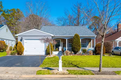 20 Banbury Ave, Manchester, NJ 08759
