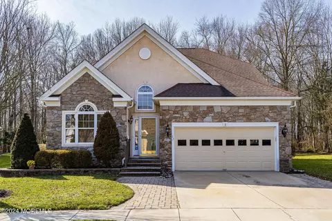 52 Huxley Cir, Marlton, NJ 08053