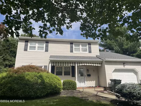 3 Convent Ct, Hazlet, NJ 07730