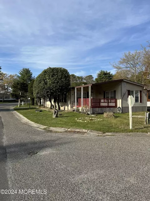 6 Kimberly Dr, Barnegat, NJ 08005