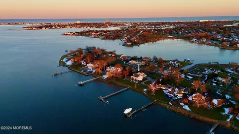 67 Gooseneck Point Rd, Oceanport, NJ 07757