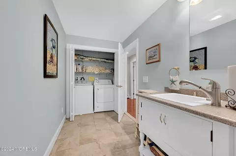 Bath - 35 Florence Ave, Leonardo, NJ 07737 photo 2 of 4