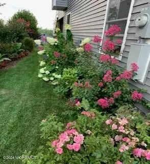 Exterior - 35 Florence Ave, Leonardo, NJ 07737 photo 6 of 11