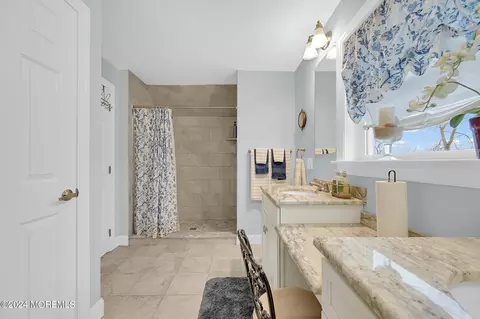 Bath - 35 Florence Ave, Leonardo, NJ 07737 photo 4 of 4