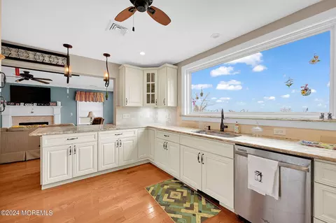 Kitchen - 35 Florence Ave, Leonardo, NJ 07737 photo 3 of 4